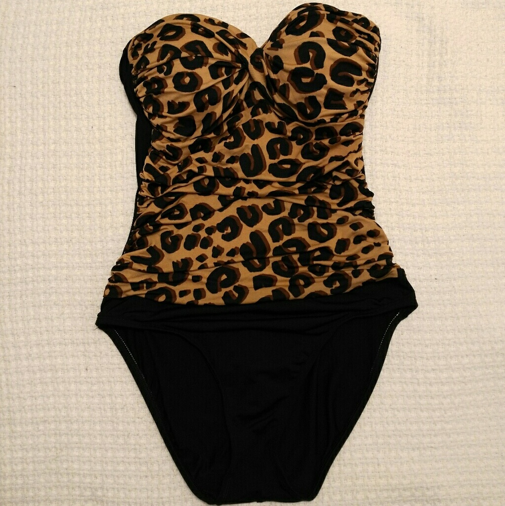 LA BLANCA one piece swimsuit size 8